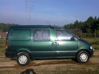 2.El nissan vanette cargo